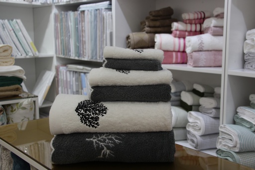 Conjunto de toalhas com padrão de coral cinzento escuro e branco